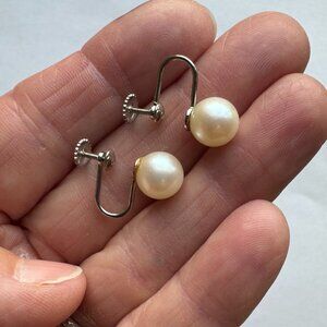 Vintage Large Pearl screw back earrings, excellent condition, Classic Quality